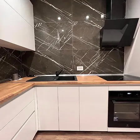 Habitat Τίρανα